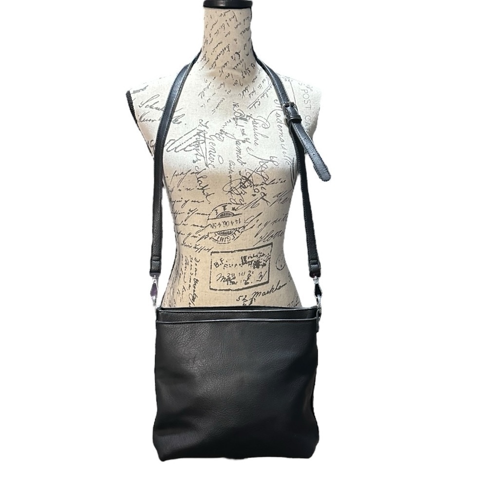 Magnolia and Vine Versa Collection Leather Crossbody Purse / Base Bag NWT